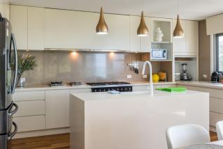 The Majestic Coolum Ocean Views & Poolside Escape - 7