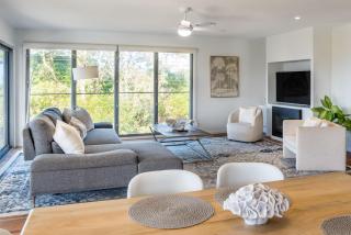 The Majestic Coolum Ocean Views & Poolside Escape - 4