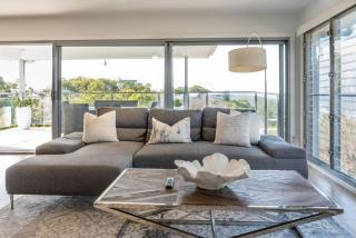 The Majestic Coolum Ocean Views & Poolside Escape - 3