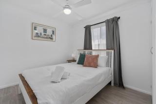 Pumicestone Porch - 5