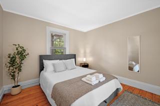 Salem 3 Bedroom with Gameroom, Balcony, Parking, and more - 5