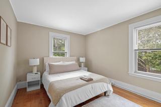 Salem 3 Bedroom with Gameroom, Balcony, Parking, and more - 6