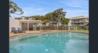 Absolute Beachfront Apartment, Kawana Beach Escape - 8