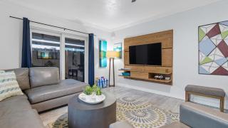 Fort Lauderdale Escape with Pool Hot Tub Dual Kitchens Paradise Stay by AvantStay - 6
