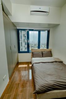 Modern 2BR Makati with fast Wifi and Netflix - 6
