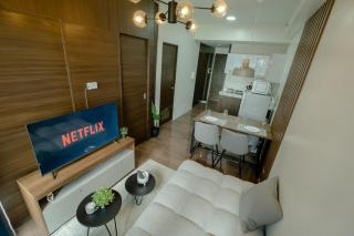 Modern 2BR Makati with fast Wifi and Netflix - 5