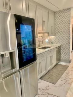 MIAMi MID-CENTURY GEM - 2