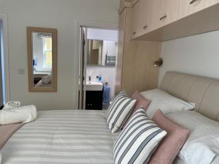 2 Bed in Tenby FB112 - 6