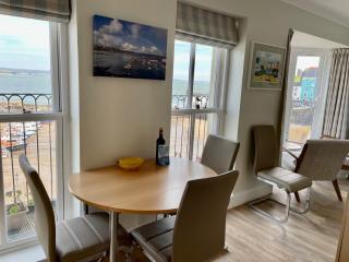 2 Bed in Tenby FB112 - 4
