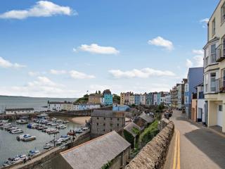 2 Bed in Tenby FB112 - 1