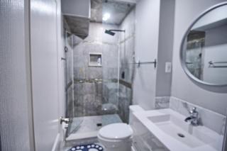 Basement large Room with Private Bathroom and Free Parking - 1