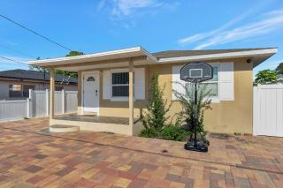 Sunny Tampa Home Near Downtown & Stadiums - 6