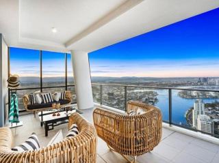 Exclusive Circle on Cavill Sub-Penthouse Luxury Apt - Hosted by Coastal Letting Co. - 2