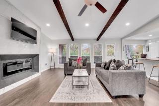 Family Home with Deck 10 Mins to Garland City Square - 9