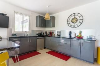 Villa moderne avec piscine dans un écrin de nature - Les Abymes - 9