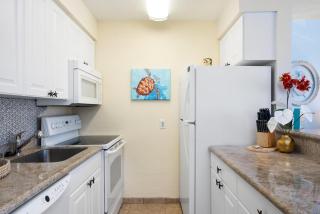 Lahaina Shores 428 · LS 428 Dream Vacation Studio by the Beach a - 5