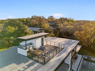 Barton Springs Luxe Heated Pool Spa Sleeps 16 - 8