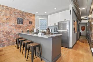 Short North Retreat Downtown Columbus Enchanted Flat - 2