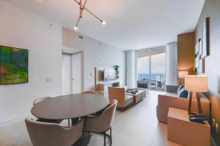 39th Floor Oceanfront Penthouse with Pool & Gym - 9