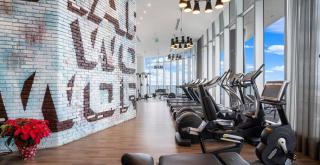 39th Floor Oceanfront Penthouse with Pool & Gym - 1