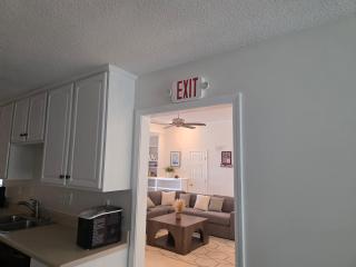 The Bama Bungalow 3BD Walk to the Game, Stay in Style - 8