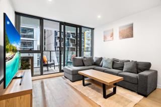 Bright 2-Bed Flat with Cityside Charm - 0