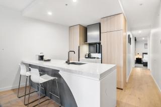Bright 2-Bed Flat with Cityside Charm - 9