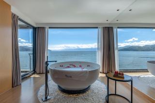 Cangyue Qionglou Lake View Holiday Hotel - 9