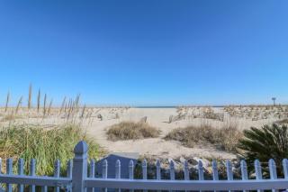 Victoria's Beachfront Retreat - 6