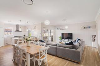 Central Family Home Near Town - Geographe - 0