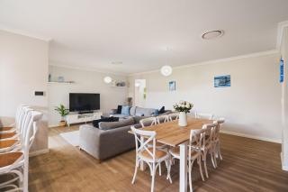 Central Family Home Near Town - 9