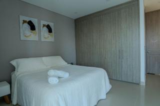 29th floor and Bay View-Pool - 8