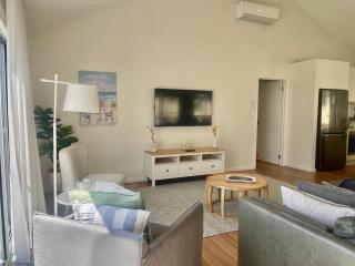 The Salty Olive - WiFi Pet Friendly Outside - 8