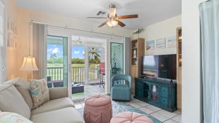 Coral Breeze by AvantStay Close to Beach w Balcony Shared Pool Month Long Stays Only - 4
