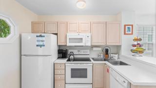 Coral Breeze by AvantStay Close to Beach w Balcony Shared Pool Month Long Stays Only - 1