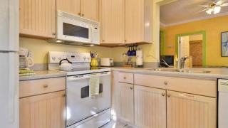 Key Lime Pie by AvantStay Ideal Location w Splash Pool Out Door Dining Month Long Stays Only - 3