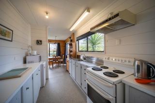 The Back Hut - Te Anau Holiday Home - 4