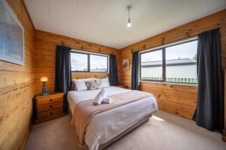 The Back Hut - Te Anau Holiday Home - 3