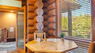 0.5mi to the Lake Deck w Views Poker Table Eagle Ridge Retreat by AvantStay - 2
