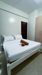 Chic 1BR Getaway with Twin Balcony Charm - 0