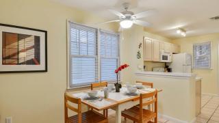 A Little Slice Of Paradise by AvantStay Communal Pool Screened in Porch Great Location Month Long Stays - 4