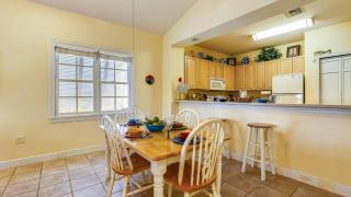 Place to Relax by AvantStay Shared Pool 3 Miles to Smathers Beach Month-Long Stays Only - 4