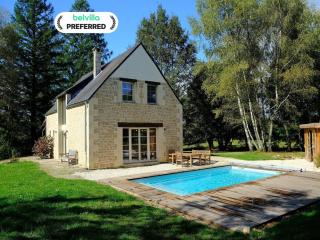 Beautifully located country house with heated pool - 0