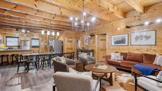 Brookshore by AvantStay Relaxing Backyard Creek 10mins from Pigeon Forge - 2