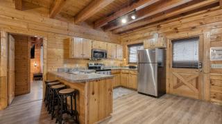 Brookshore by AvantStay Relaxing Backyard Creek 10mins from Pigeon Forge - 3