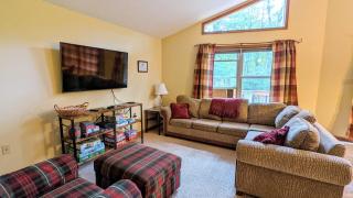 The Bear Foot Lodge by AvantStay Game Room Deck BeachLake Access - 6