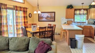 The Bear Foot Lodge by AvantStay Game Room Deck BeachLake Access - 7