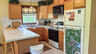 The Bear Foot Lodge by AvantStay Game Room Deck BeachLake Access - 1