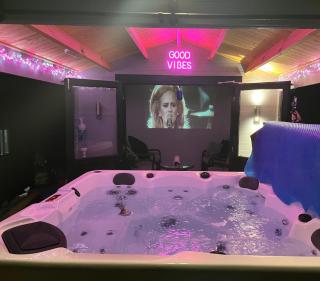 Sunset Retreat Cabin, Hot Tub & Garden views - 5