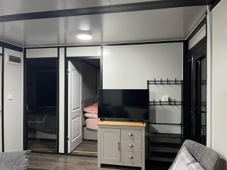 Sunset Retreat Cabin, Hot Tub & Garden views - 6